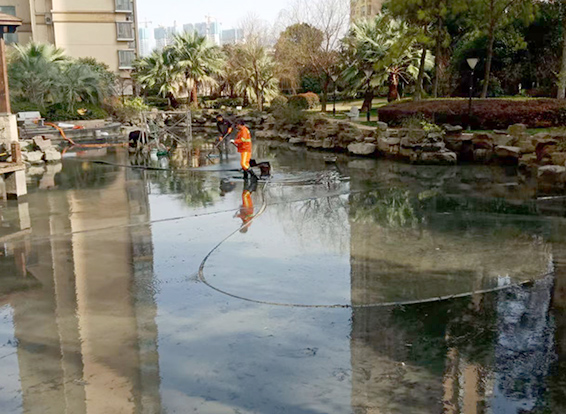 高阳景观池淤泥清理